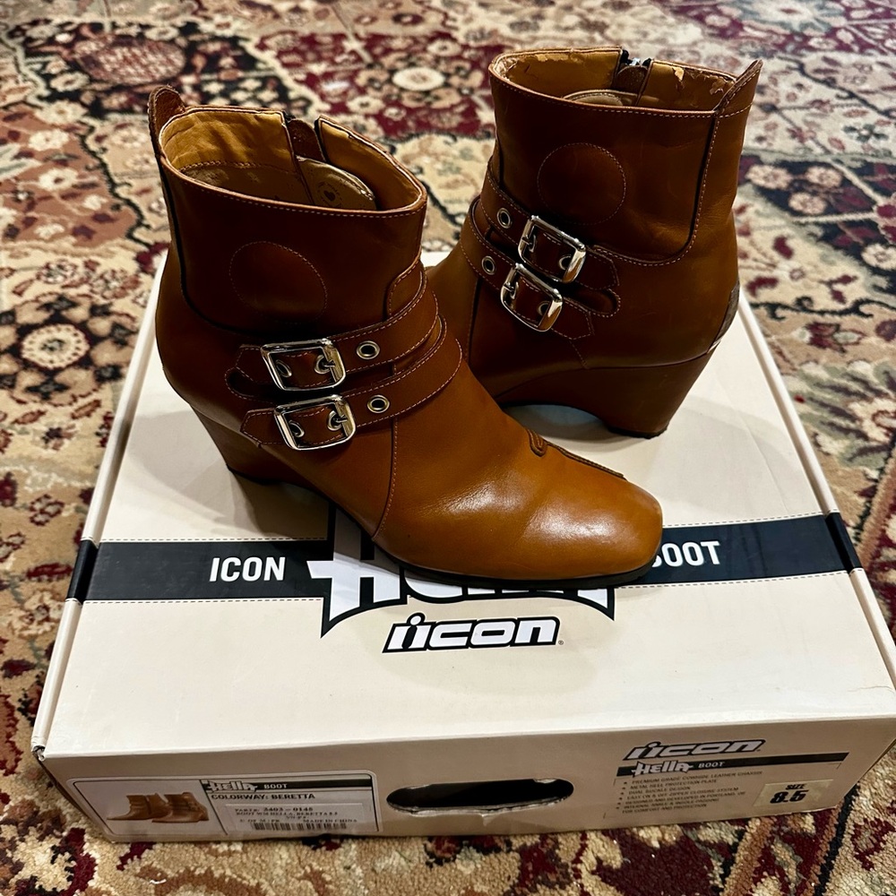 Icon Hella Boots Rare Beretta Color.  Size 8.5 Fits like a 8   Pd $140, $65